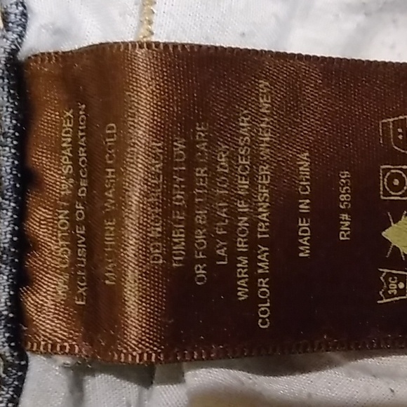 Kut from the kloth jeans,size 4 with crystals on pockets. - Picture 8 of 10